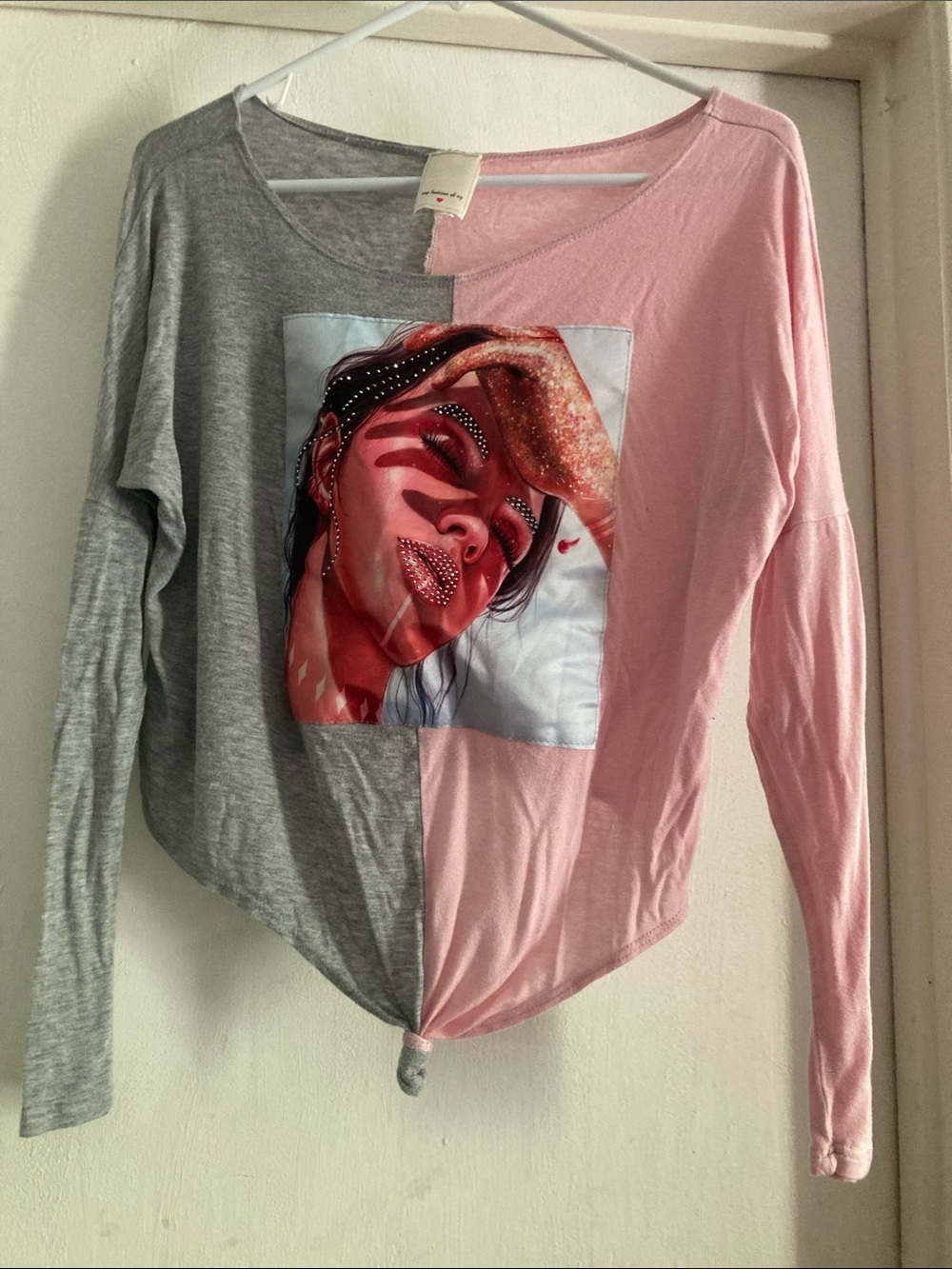 Two-Tone Pink & Gray Long-Sleeve Graphic Knot Hem Tee